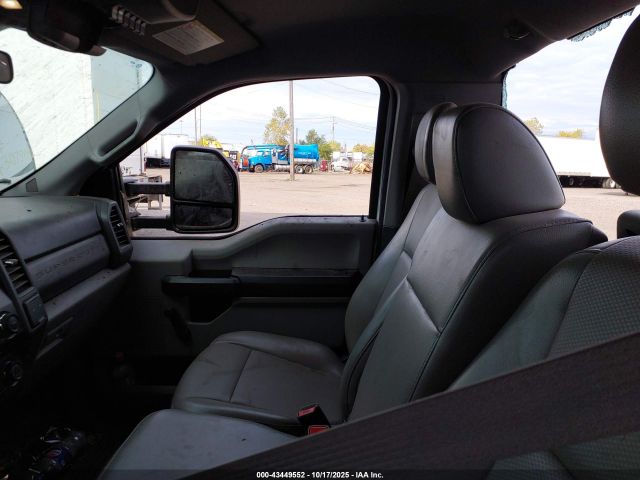 Ford F-550 Xl Image 5