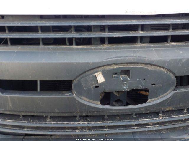 Ford F-550 Xl Image 3