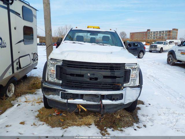 Ford F-550 Xl Image 12