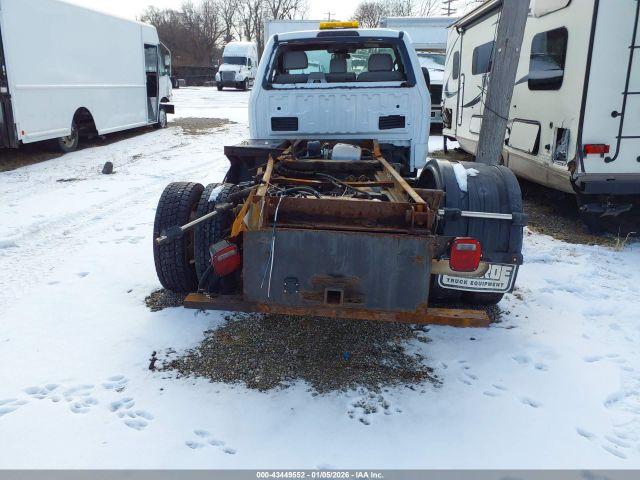 Ford F-550 Xl Image 11